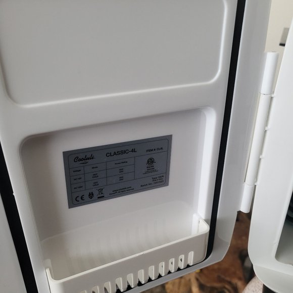 Cooluli Skincare Mini Personal Fridge - Picture 5 of 6